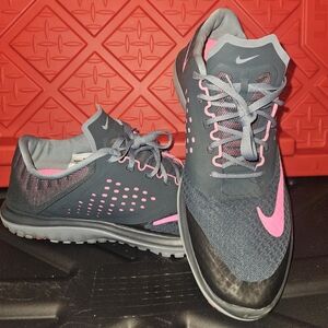 Nike Women's Gray and Pink Athletic Shoes